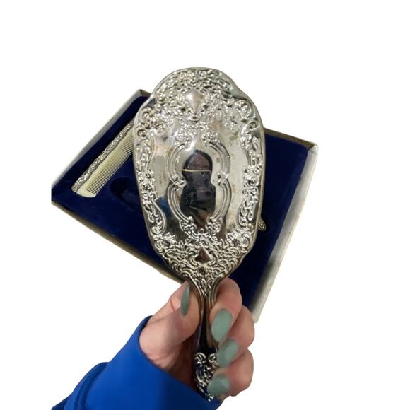 NWB Victorian Trading Co Brush Silver Comb & Mirror Silver Plated 3 Vanity Set - Picture 5 of 8